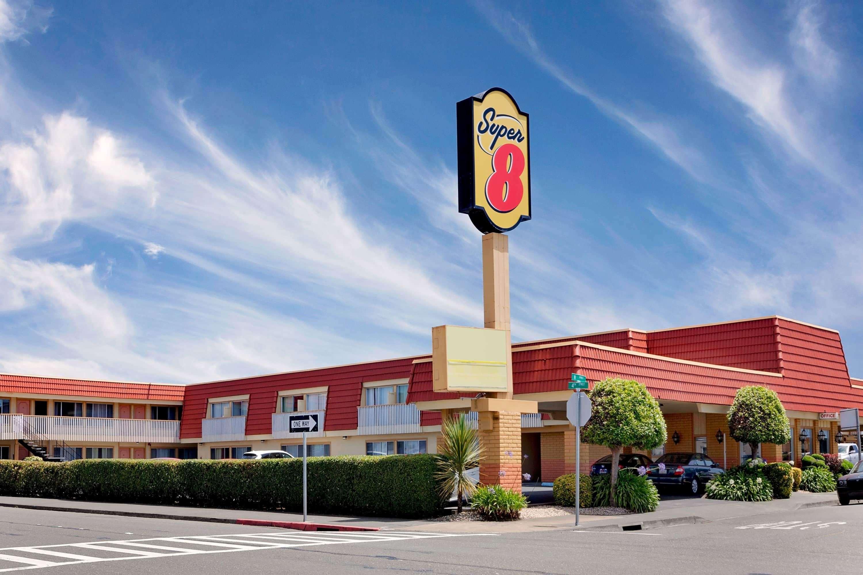 Hotel Super 8 By Wyndham Eureka Exterior foto