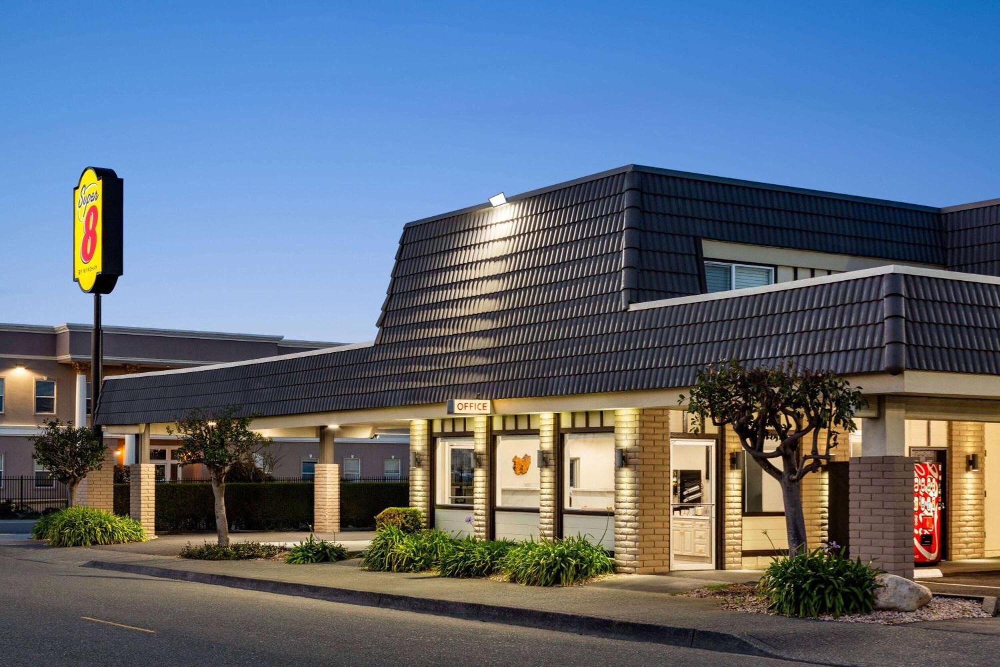 Hotel Super 8 By Wyndham Eureka Exterior foto